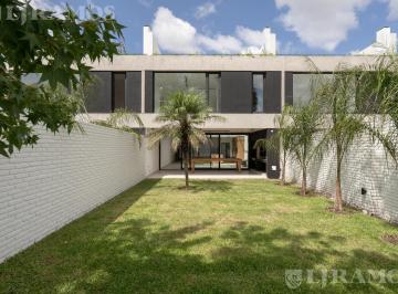 Casa · 221m² · 4 Ambientes · 1 Cochera · Casa Triplex en Venta en Béccar