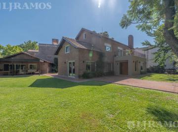 Casa · 409m² · 8 Ambientes · 4 Cocheras · Excelente Casa en Venta en Cul de Sal en Punta Chica, con Ubicacion Premium de Libertador Al Rio.