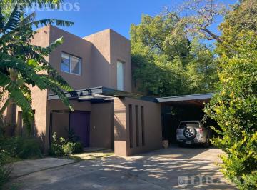 Casa · 240m² · 5 Ambientes · 2 Cocheras · Excelente Casa en Venta en Barrio Semicerrado de 5 Casas - Santa Rita - Lomas de San Isidro