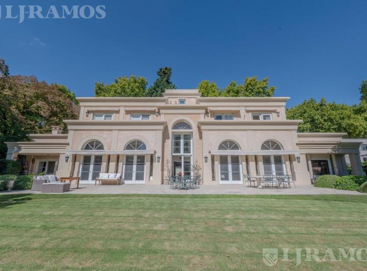 Casa · 780m² · 6 Ambientes · 6 Cocheras