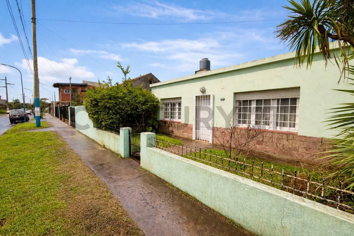 Casa 3 dorm, 80m² en esquina — Bosque Grande