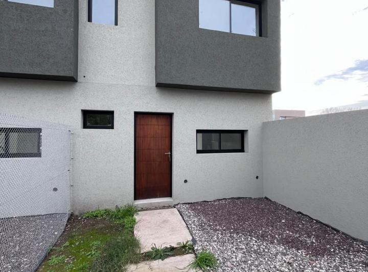 Casa · 78m² · 4 Ambientes · 1 Cochera