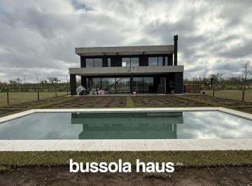 Casa · 191m² · 5 Ambientes · 5 Cocheras · Casa en Venta de 5 Ambientes con Pileta en Amarras Puertos Escobar