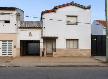 Casa de 5 ambientes, La Plata · Propiedad de 359 m² Construidos Sobre Lote de 10 X 40 m | Calle 38 E/115 y 116