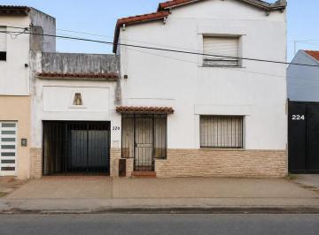 Casa · 359m² · 5 Ambientes · 1 Cochera · Propiedad de 359 m² Construidos Sobre Lote de 10 X 40 m | Calle 38 E/115 y 116