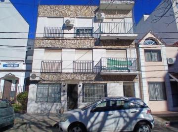 Departamento de 3 ambientes, Morón · Departamento en Alquiler de 2 Ambientes en 1º Piso por Escalera a Una Cuadra de Av Rivadavia.