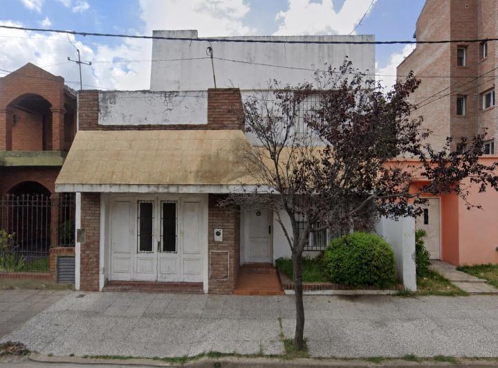 Casa · 200m² · 6 Ambientes · 1 Cochera