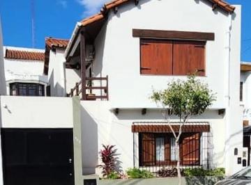 Casa de 8 ambientes, Velez Sarsfield · Excelente Chalet Multi Familiar Todo a Nuevo Calidad, Lote Propio Garaje Pasante Varios Autos
