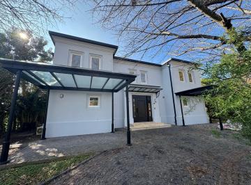 Casa · 283m² · 7 Ambientes · Casa en Abril Club de Campo