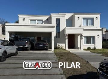 Casa · 300m² · 6 Ambientes · 2 Cocheras · Casa Chalet en Venta en El Tilbury, Pilara, Pilar