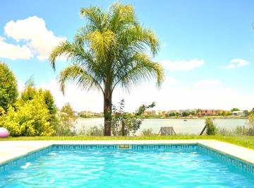 Casa · 271m² · 6 Ambientes · 2 Cocheras · Venta de Casa a La Laguna en Barrio Santa Catalina, Villanueva Tigre