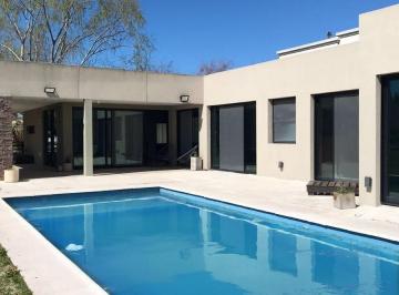 Casa · 1000m² · 4 Ambientes · Casa en Haras del Sur II