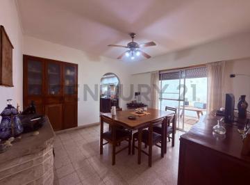 Casa · 163m² · 4 Ambientes · 2 Cocheras · 5 Entre 66 y 67 - Casa en Venta La Plata