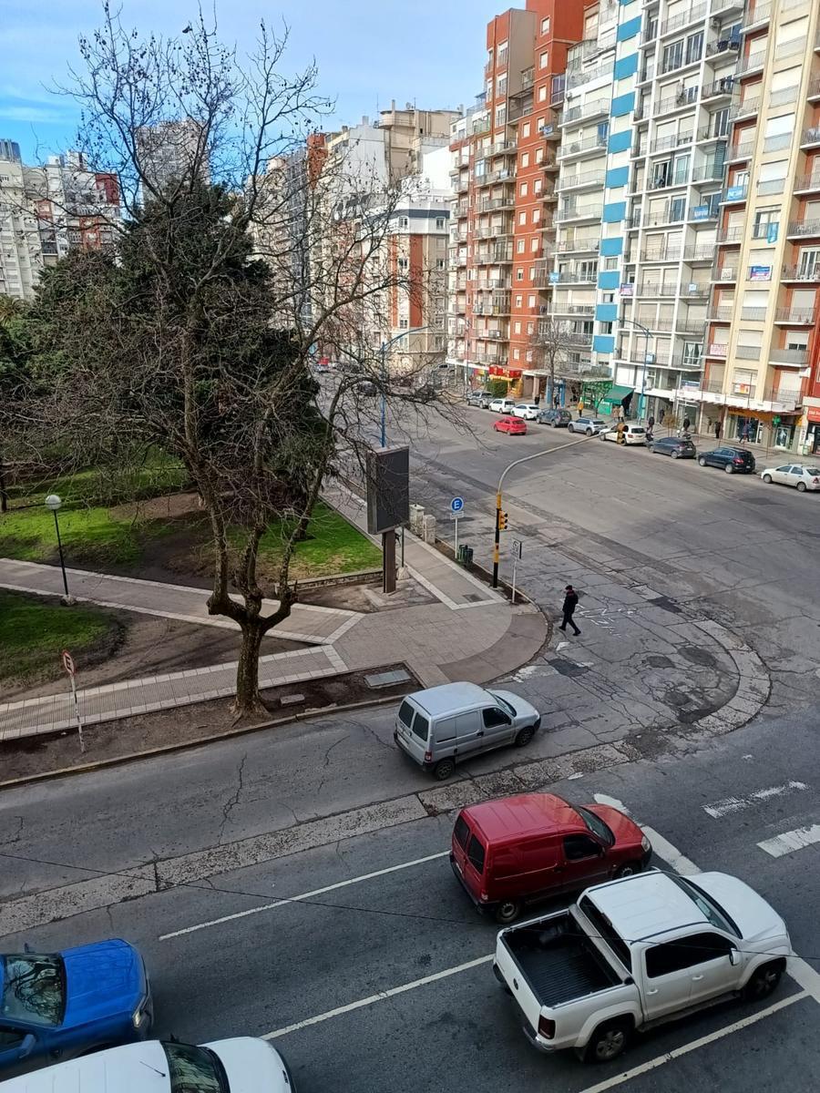 Excelente departamento 3 amb, 79m² frente a Plaza Colón