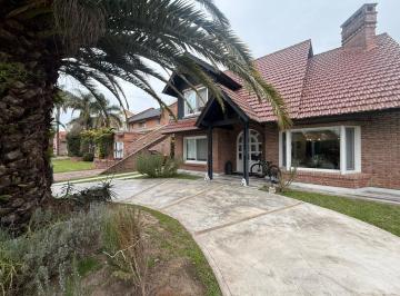 Casa · 200m² · 5 Ambientes · 4 Cocheras · Casa en Nautico de Escobar Reciclado a Nuevo
