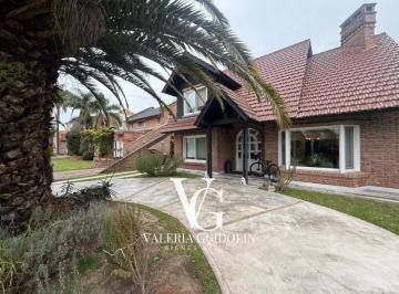 Casa · 200m² · 5 Ambientes · 4 Cocheras · Casa en Nautico de Escobar Reciclado a Nuevo