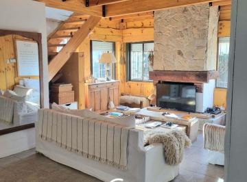 Casa · 149m² · 4 Ambientes · Venta Casa en con Pileta Plottier