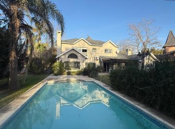 Casa · 263m² · 5 Ambientes · 3 Cocheras · Alquiler Casa 5 Amb en Campos de Alvarez en Lote Interno