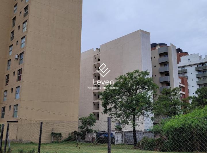 Terreno · 818m²