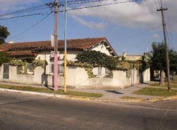 Casa · 128m² · 3 Ambientes · 1 Cochera · Chalet en Venta en Quilmes Oeste