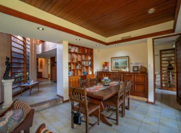 Casa · 216m² · 4 Ambientes · 2 Cocheras · Casa en Venta Calle 64 Entre 116 y 117