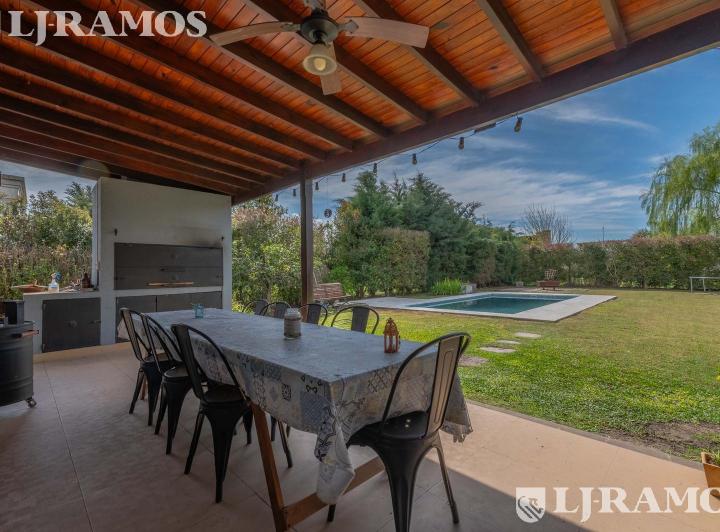 Casa · 133m² · 5 Ambientes · 4 Cocheras