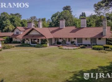 Quinta vacacional · 620m² · 6 Ambientes · 3 Cocheras · Bellísima Quinta en Barrio Los Naranjos - Pg