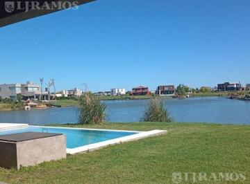 Casa · 230m² · 5 Ambientes · 2 Cocheras · Casa en Barrio San Sebastián A7 No Escriturada Mb