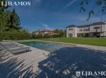 Casa · 654m² · 9 Ambientes · 2 Cocheras · Casa en Estancias del Pilar