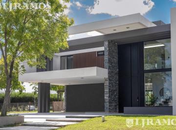 Casa · 218m² · 5 Ambientes · 2 Cocheras · Casa en Puertos / Escobar - Barrio Marinas