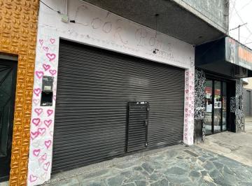 Local comercial · 50m² · 1 Ambiente · Local Aprox 50 m² con 2 Baños Sobre Av en Alquiler - Quilmes Oeste - Apto Varios Rubros