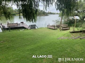 Casa · 300m² · 6 Ambientes · 2 Cocheras · Casa a La Laguna en Venta en Santa Barbara