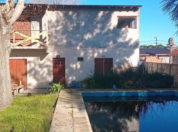 Casa · 120m² · 4 Ambientes · Casa en Venta - 2 Dorm. 2 Baños - 450 m - San Bernardo del Tuyu
