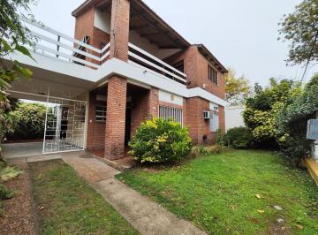 Casa · 120m² · 8 Ambientes · 2 Cocheras · Venta Casa 4 Dorm. Jardin Quincho