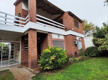 Casa · 137m² · 8 Ambientes · 2 Cocheras · Venta Casa 4 Dorm. Jardin Quincho