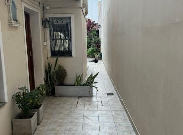 PH de 3 ambientes, Monte Castro · PH 3 Amb con Patio, Quincho y Terraza.
