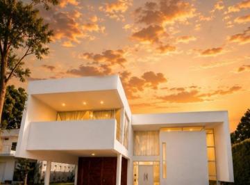 Casa · 342m² · 4 Ambientes · 14 Cocheras · En Venta Exclusiva Casa de Diseño Moderno Minimalista C/ Piscina y Sotano Acustico en Rumenco
