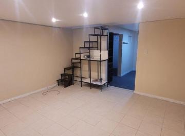 PH de 3 ambientes, Parque Patricios · Departamento Tipo Casa con Entrada por Pasillo y Sin Expensas.
