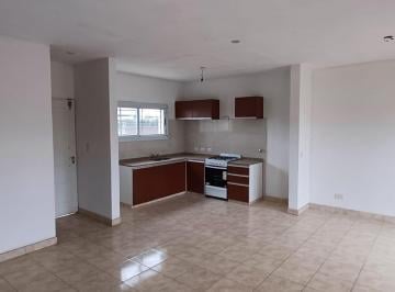 Casa · 75m² · 4 Ambientes · Casa 2 Dorm. en Alquiler Permanente en Roldan
