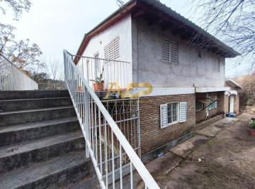 Casa · 210m² · 9 Ambientes · 6 Cocheras · Casa 2 Departamentos en Venta en Carlos Paz