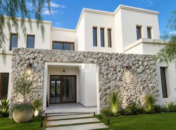 Casa · 218m² · 6 Ambientes · 1 Cochera · Casa en Venta en San Gabriel, Villanueva, Tigre