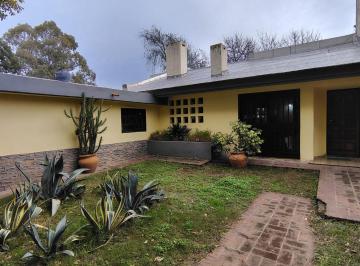 Casa · 230m² · 4 Ambientes · 2 Cocheras · Venta Casa en Zona Norte Granja de Funes Cordoba