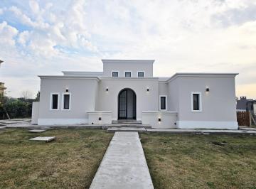 Casa · 1320m² · 5 Ambientes · 1 Cochera · Casa 5 Ambientes en Lote 301 Medal Country Club Pilar