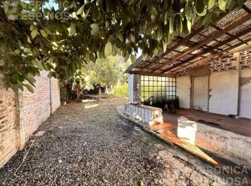 Casa · 189m² · 3 Ambientes · 5 Cocheras · Casa 3 Ambientes con Cochera y Parque en Venta Moron