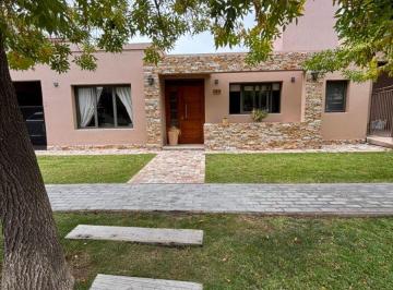 Casa de 7 ambientes, General Gutiérrez · Apta Credito. Viñas del Torreón