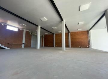 Local comercial · 500m² · 2 Ambientes · 2 Cocheras · Local en Funes