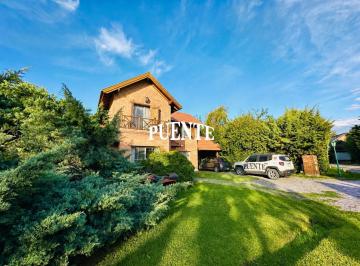 Casa · 280m² · 6 Ambientes · 2 Cocheras · Campos de Echeverría con Lote de 830 m²