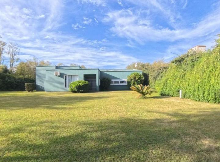 Casa · 180m² · 4 Ambientes · 1 Cochera