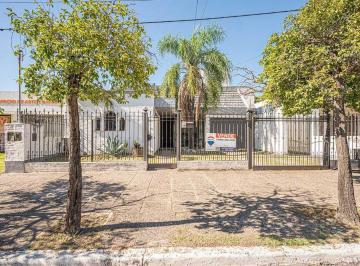 Casa · 253m² · 7 Ambientes · 1 Cochera · Casa 3 Dorm en Venta Urca con Depto