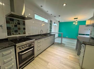 PH · 74m² · 4 Ambientes · PH en Lomas del Mirador
